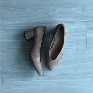 Block heel suede